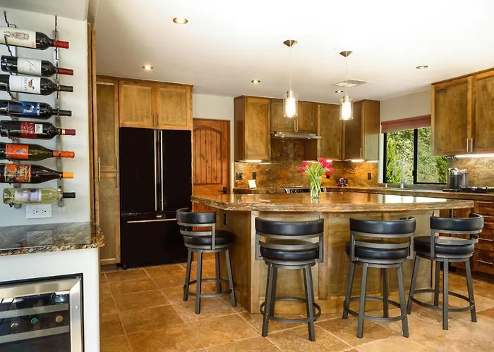 Red Rock Views And Fire Pit Stunning Holiday home *